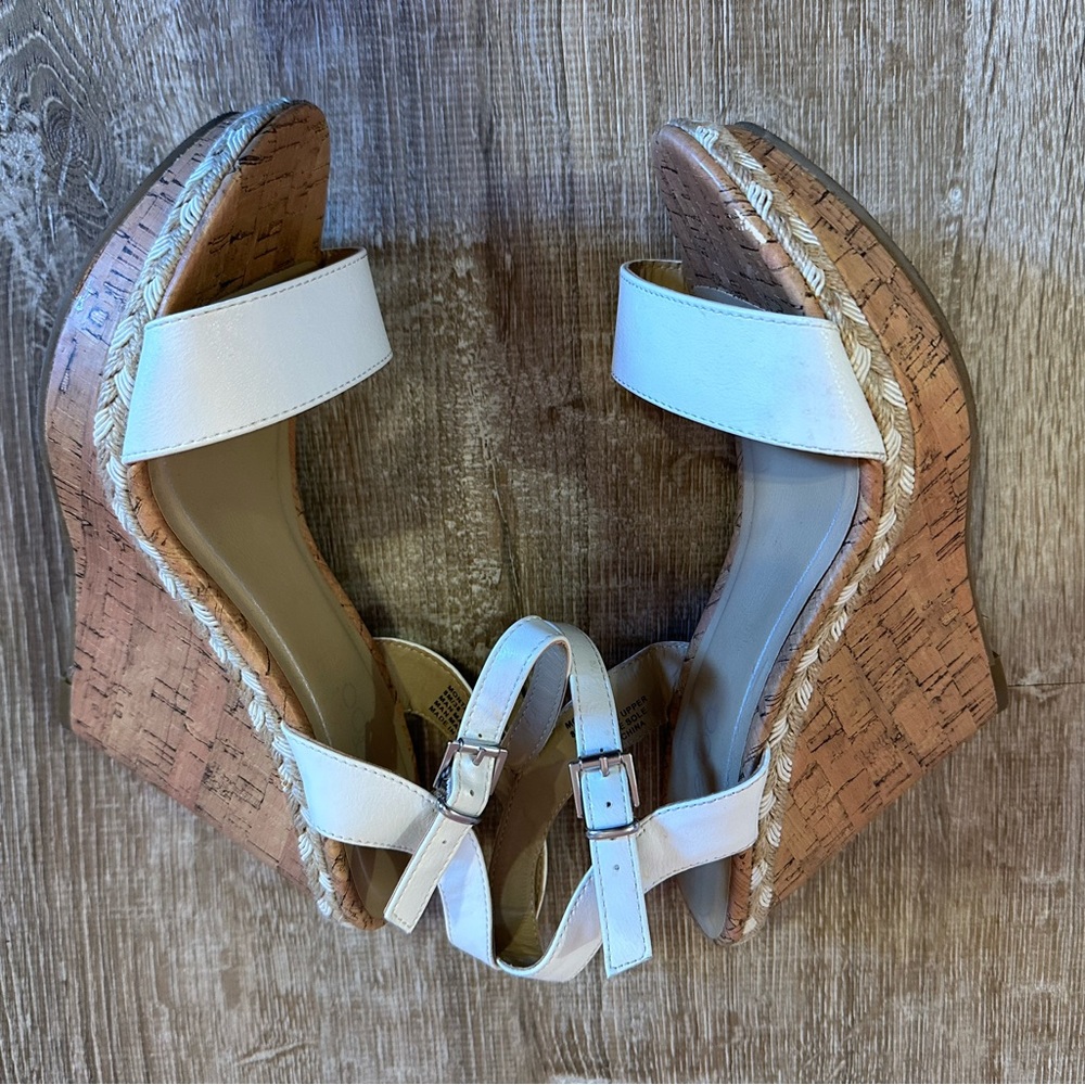 Women’s Me Too, White, Wedge Sandals, Size 8M - Picture 7 of 13